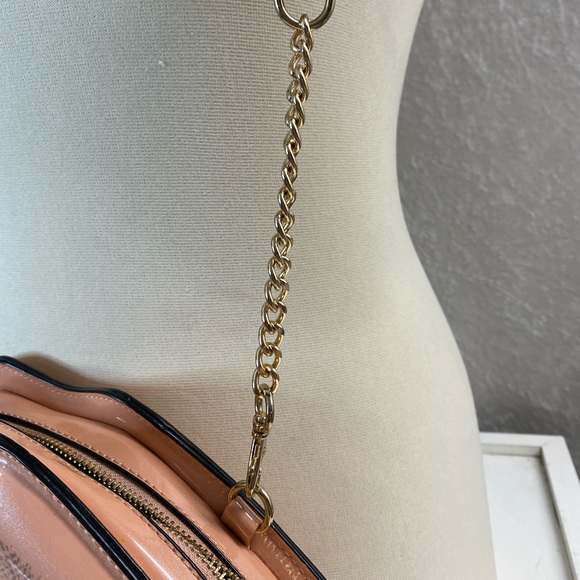 Valentine’s lips purse - Picture 4 of 4